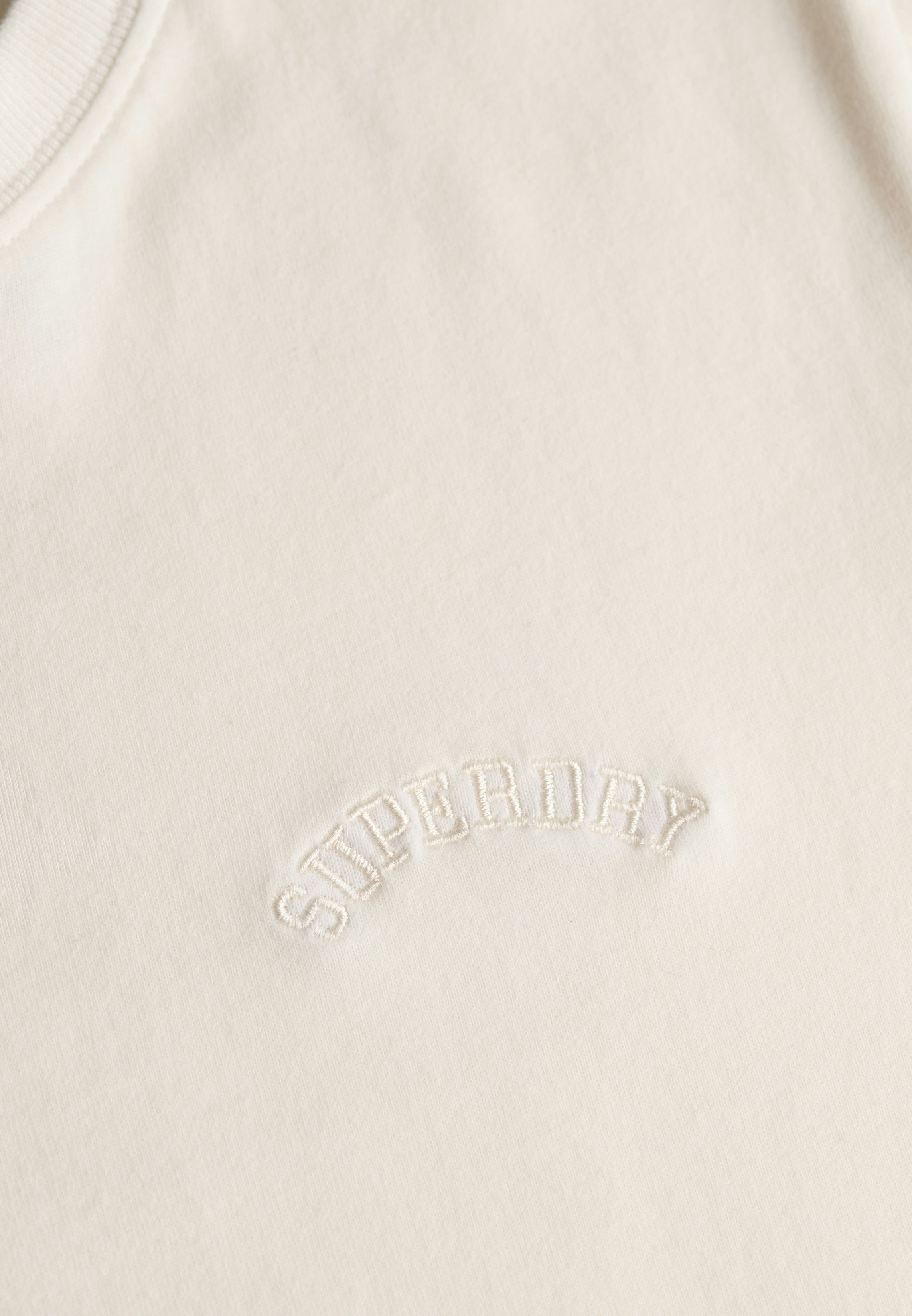 Essential Logo Fitted T-Shirt