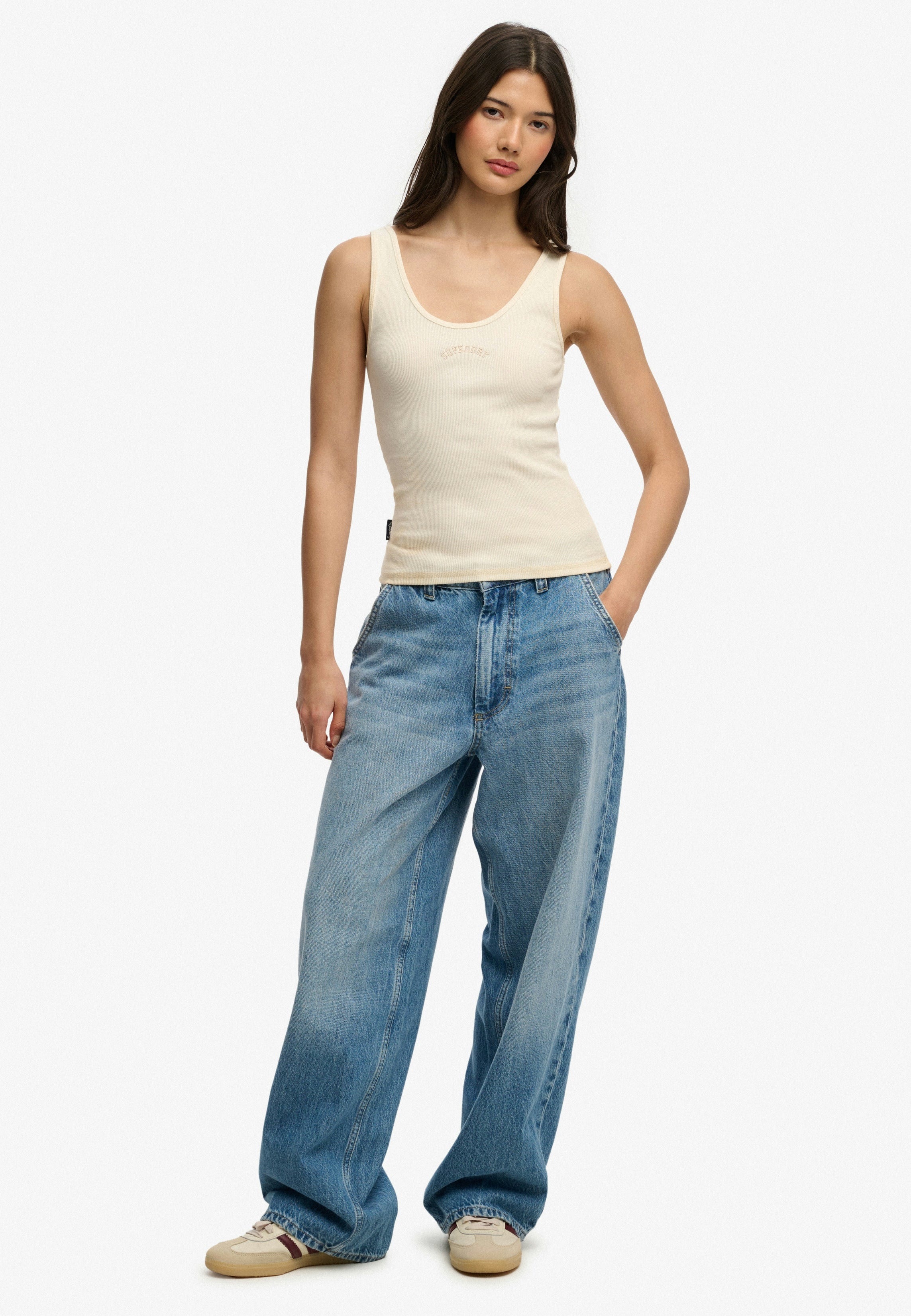 Essential Logo Scoop Vest
